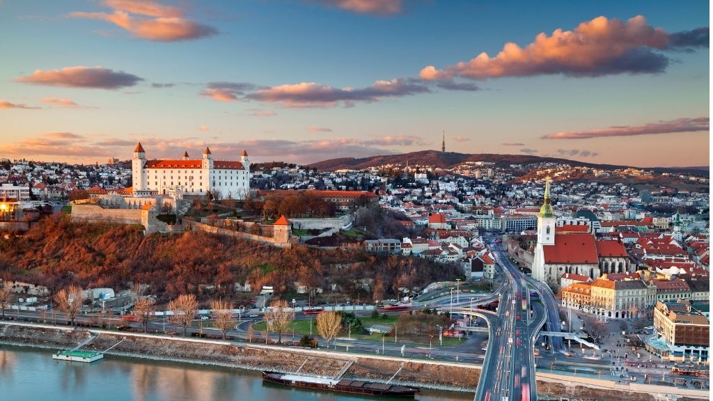 Slovakia: Financial Administration Guides Accountants on Preparing for eFaktúra